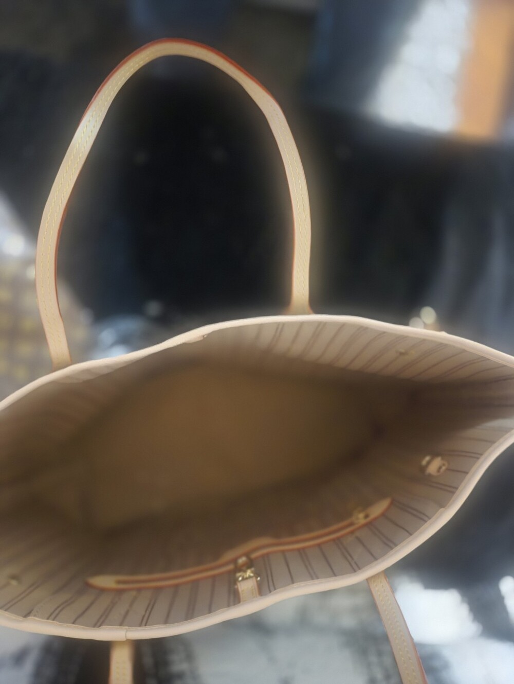 Designer Tote Source Unknowj - Picture 4 of 10